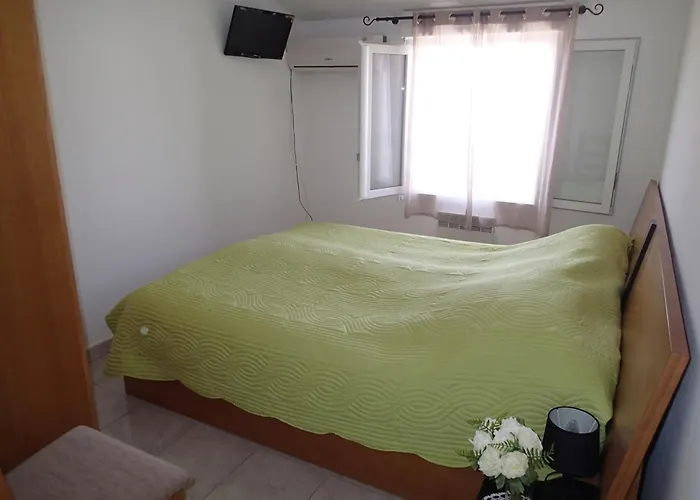 Climatisee T3 Piscine Chauffee Acces Direct A La De Prunete * Cervione