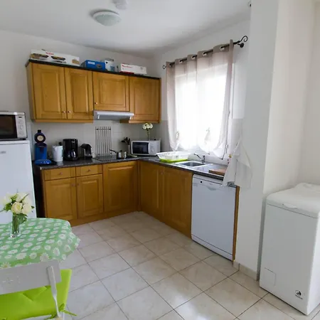 Дом отдыха Climatisee T3 Piscine Chauffee Acces Direct A La De Prunete